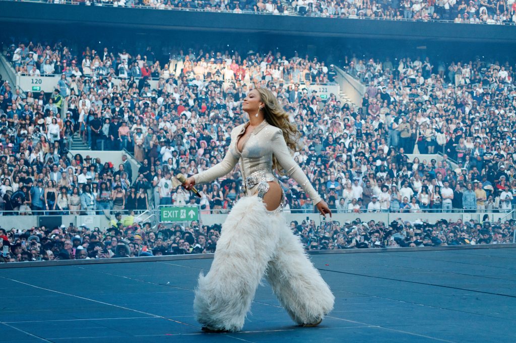 Beyoncé Breaks Her Own Record at Tottenham Hotspur Stadium with 6 ...